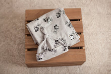 Load image into Gallery viewer, Receiving Blanket with a Hat